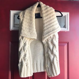 American eagle cable knit vest with buttons
